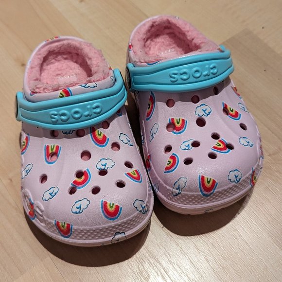 Adorable Pink Crocs for Kids with Rainbow Accents - Size 7 - Picture 1 of 4